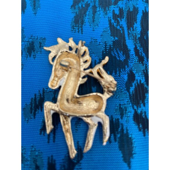 Vintage White & Gold Enamel Horse Brooch Pin With Green Gem Eye - Picture 2 of 3